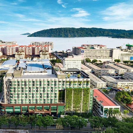 Hilton Kota Kinabalu Hotel Ngoại thất bức ảnh Aerial view of the hospital