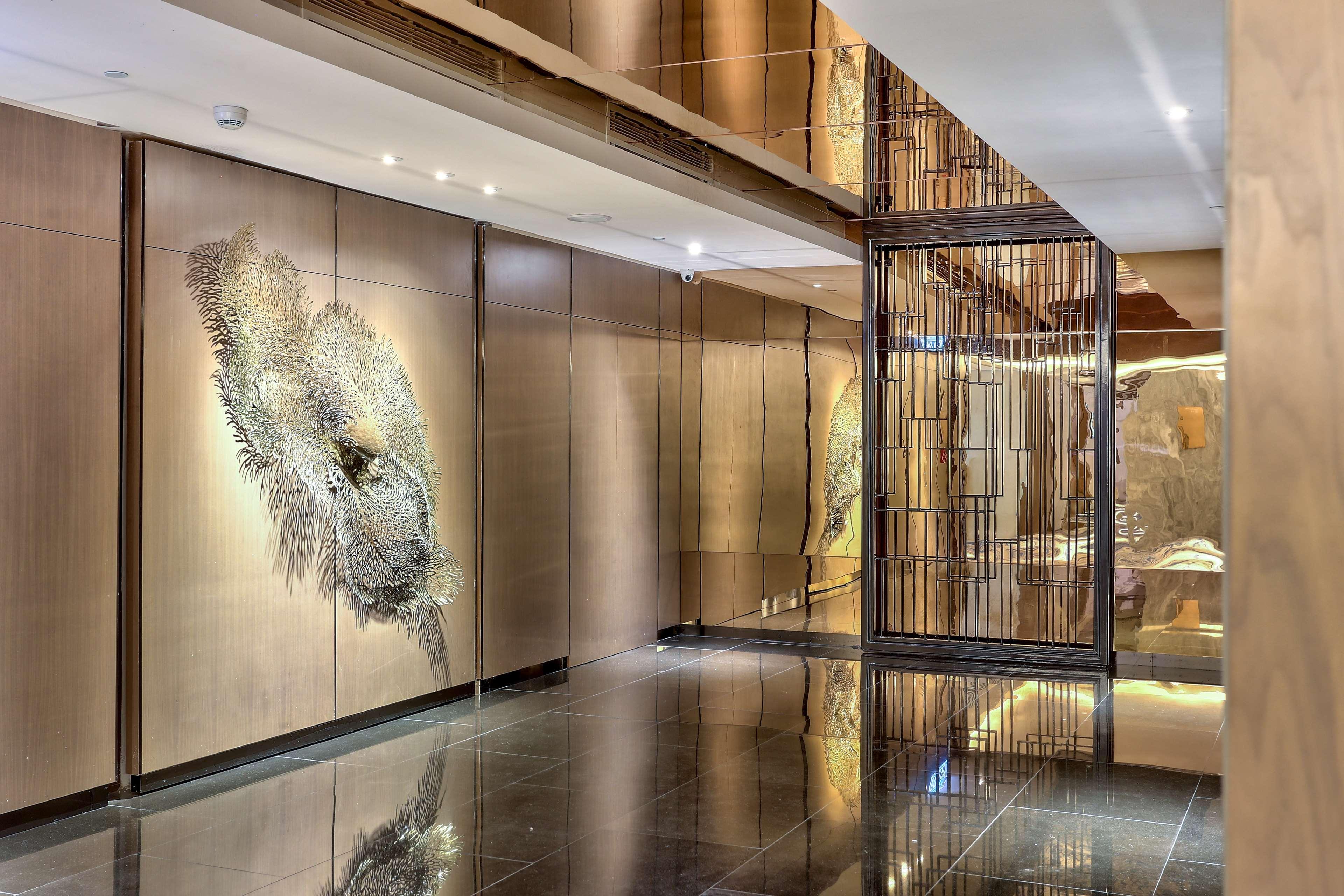 Hilton Kota Kinabalu Hotel Ngoại thất bức ảnh The lobby of the Ritz-Carlton, DIFC
