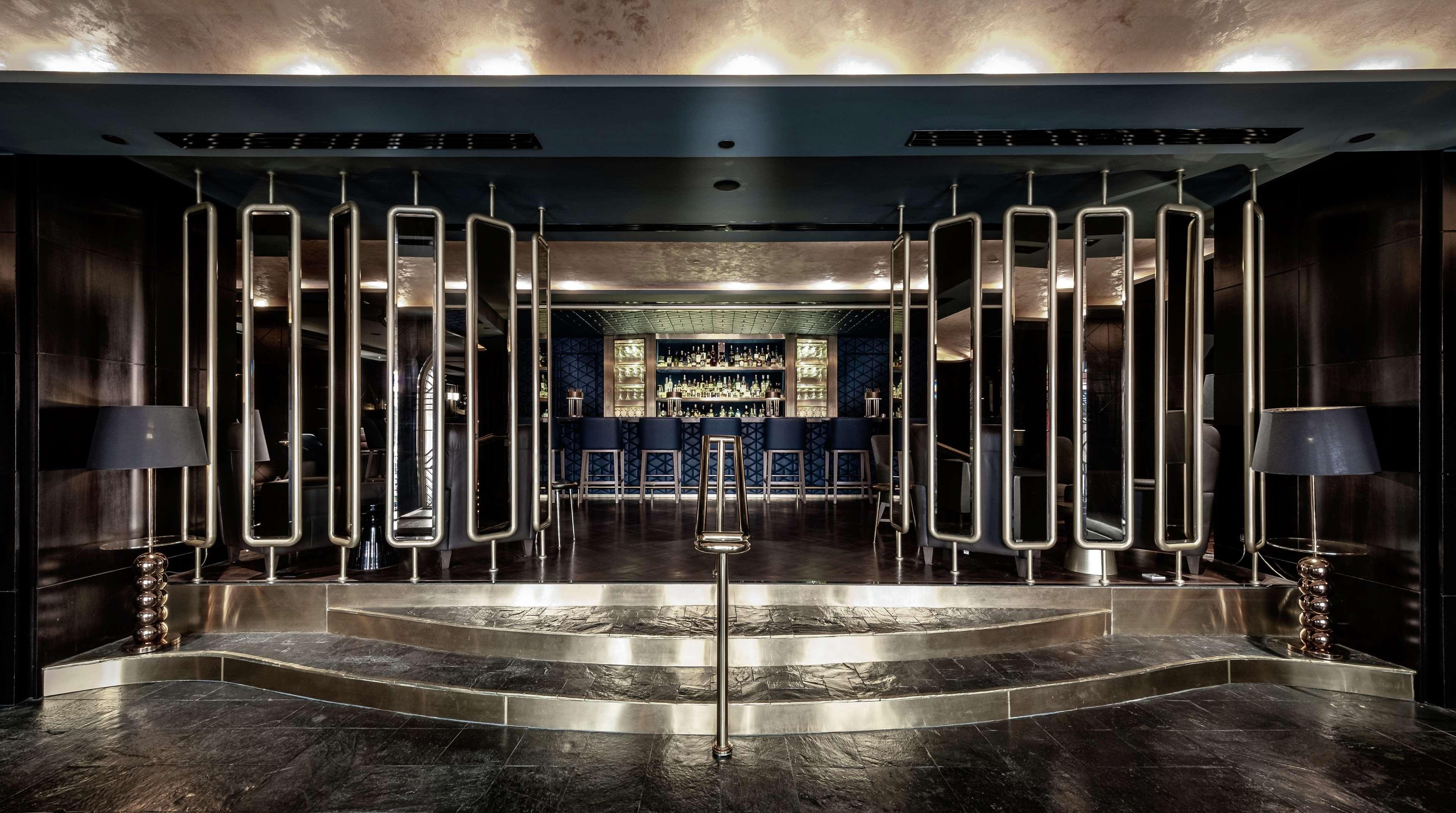 Hilton Kota Kinabalu Hotel Ngoại thất bức ảnh The bar at the London Edition