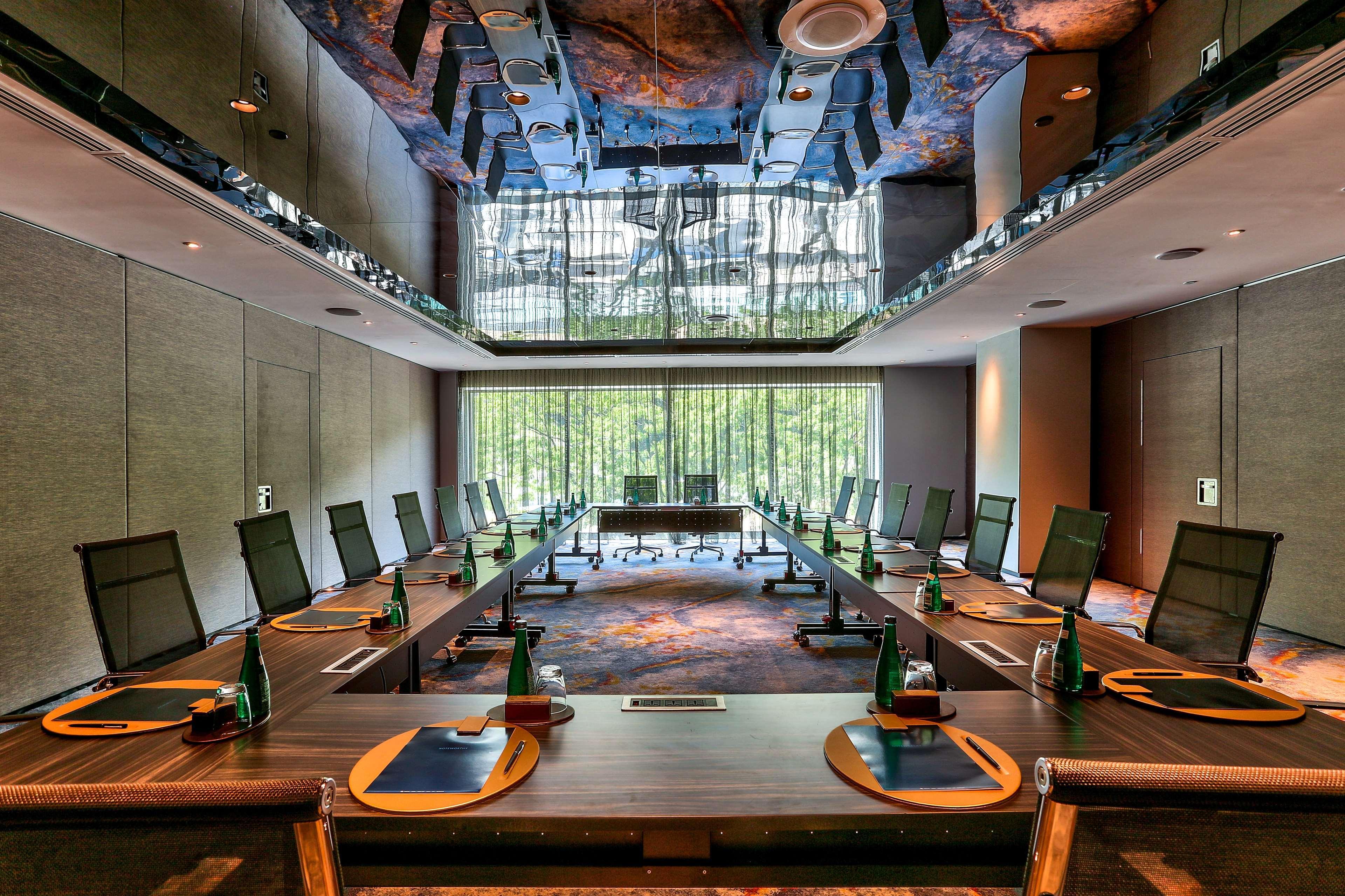 Hilton Kota Kinabalu Hotel Ngoại thất bức ảnh Meeting room at the Mandarin Oriental, Munich