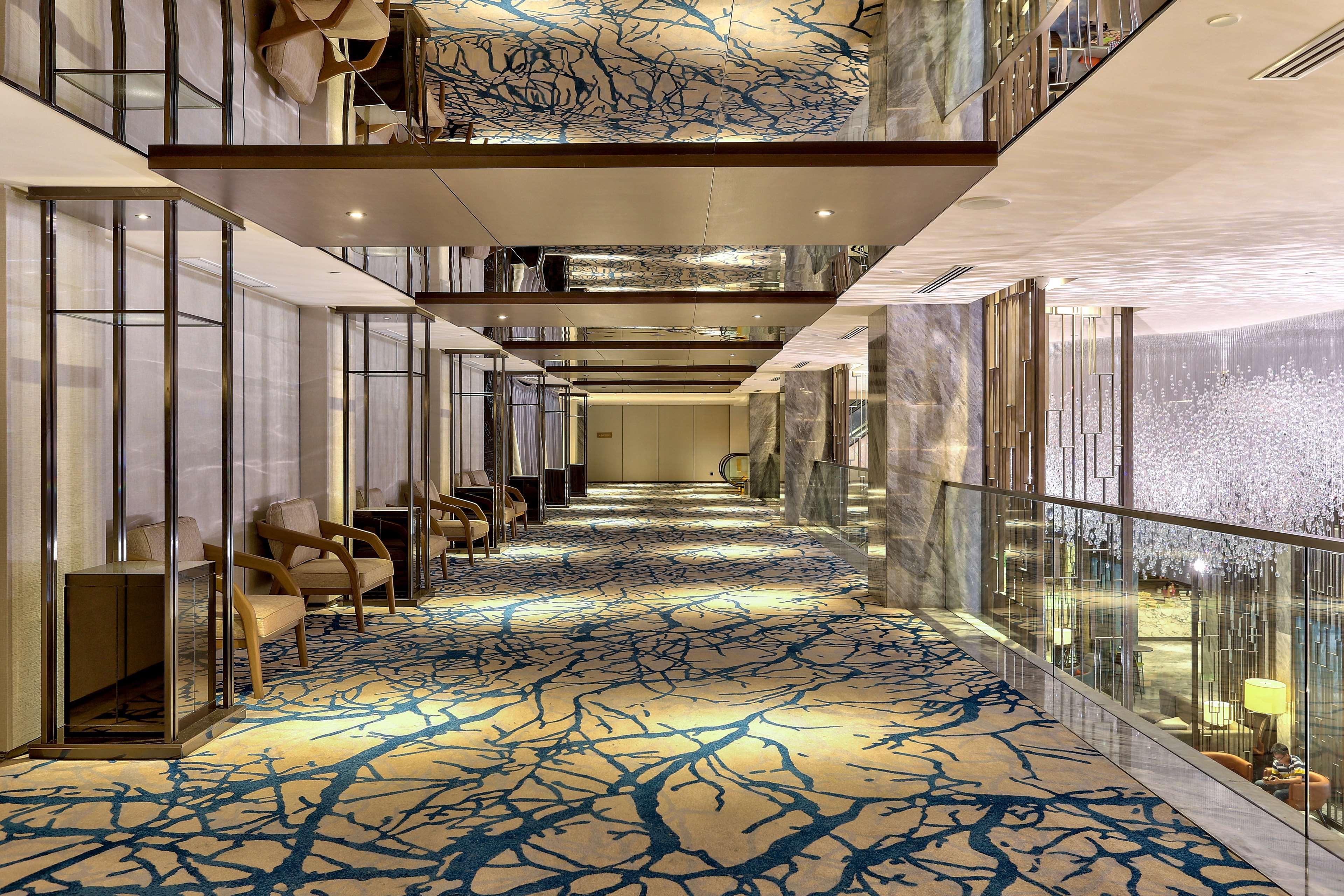 Hilton Kota Kinabalu Hotel Ngoại thất bức ảnh The interior of the hotel
