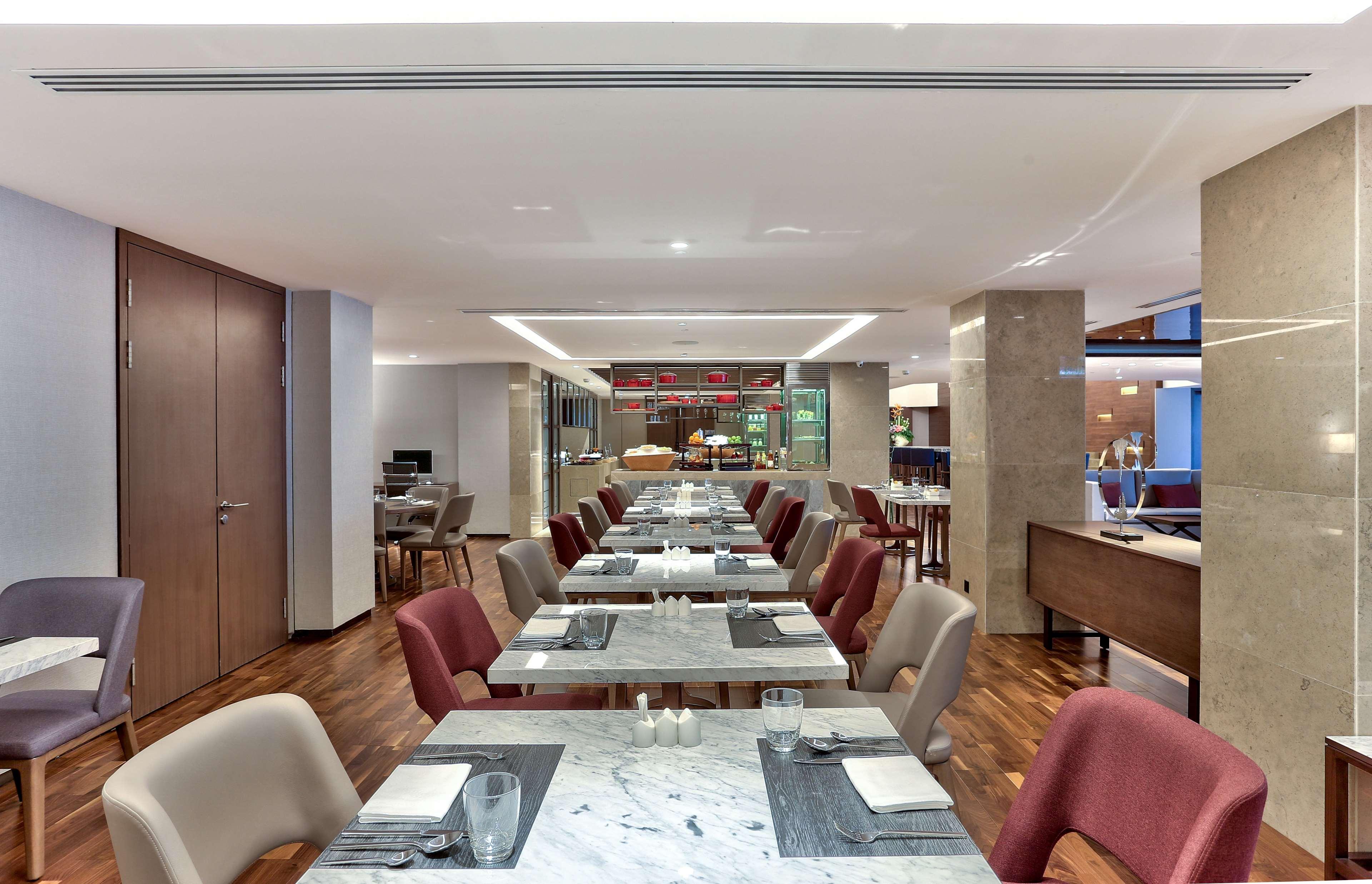 Hilton Kota Kinabalu Hotel Ngoại thất bức ảnh The lounge at Istanbul Ataturk Airport