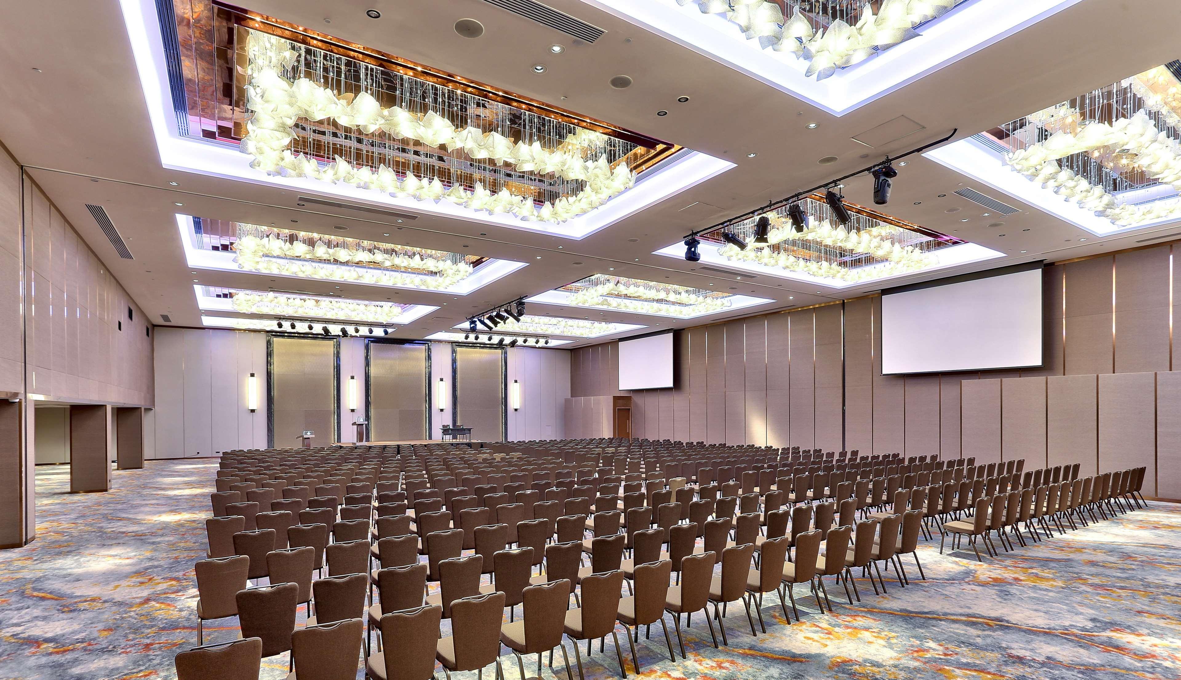 Hilton Kota Kinabalu Hotel Ngoại thất bức ảnh The Grand Ballroom