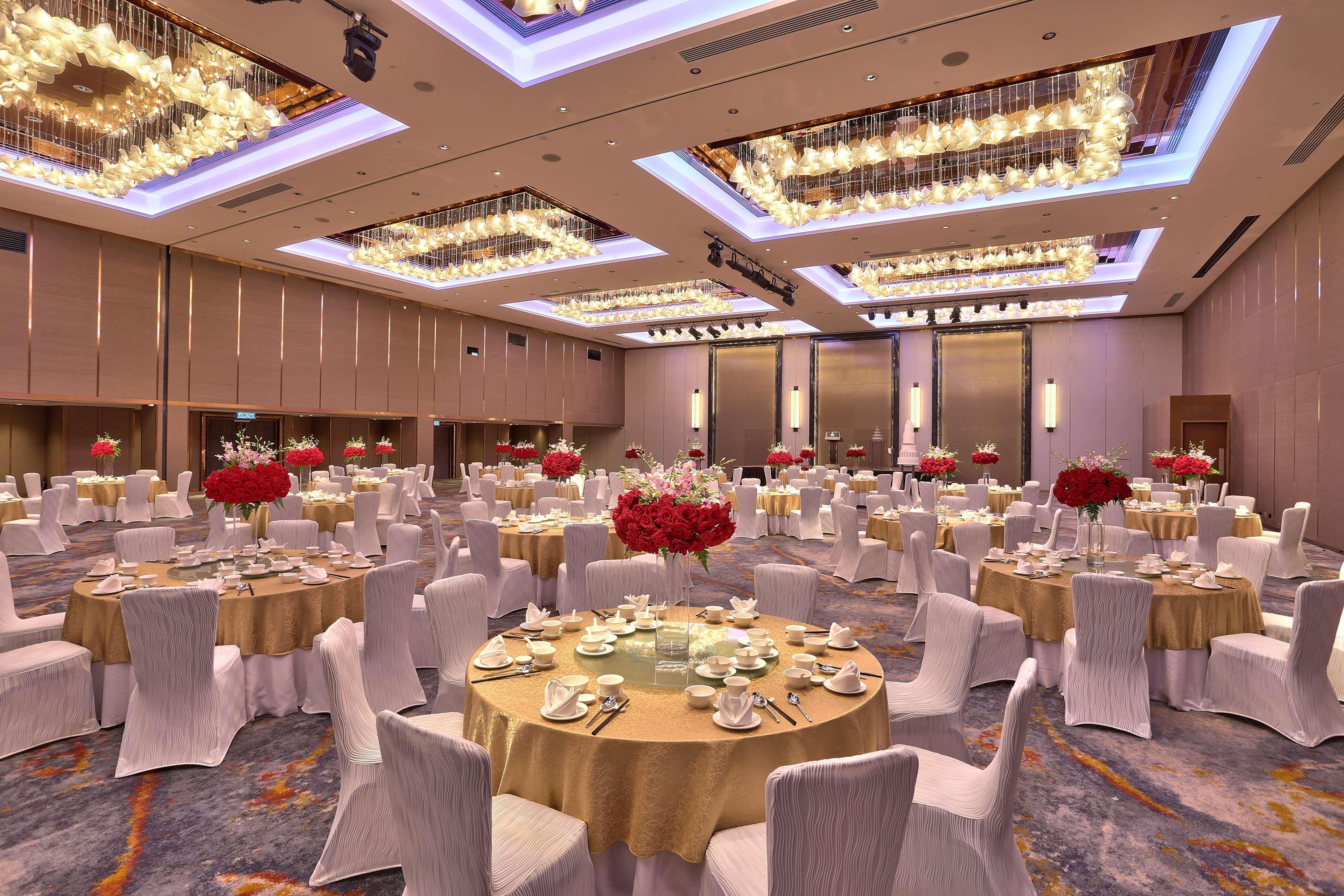 Hilton Kota Kinabalu Hotel Ngoại thất bức ảnh The Grand Ballroom