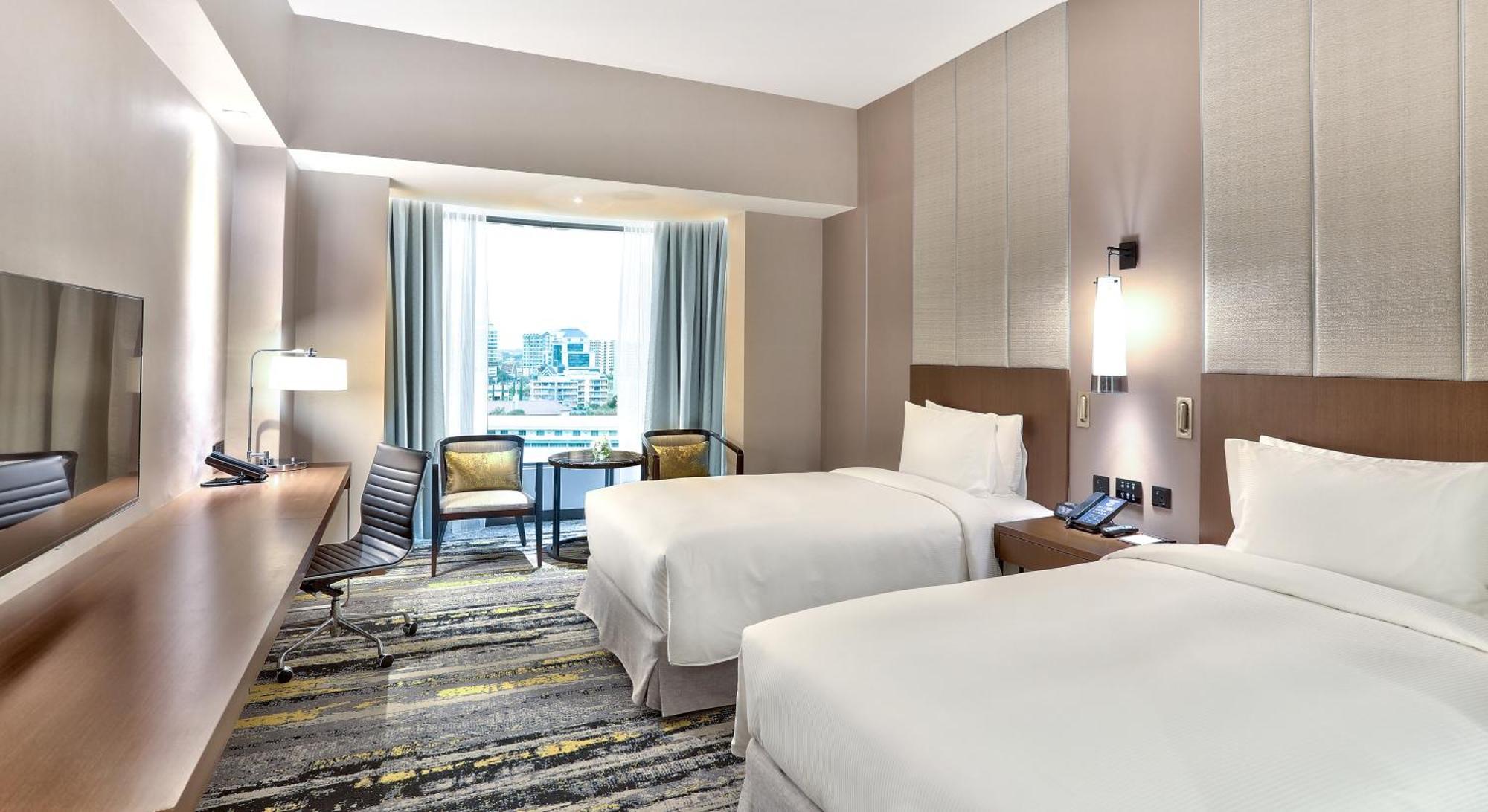 Hilton Kota Kinabalu Hotel Ngoại thất bức ảnh Deluxe Room