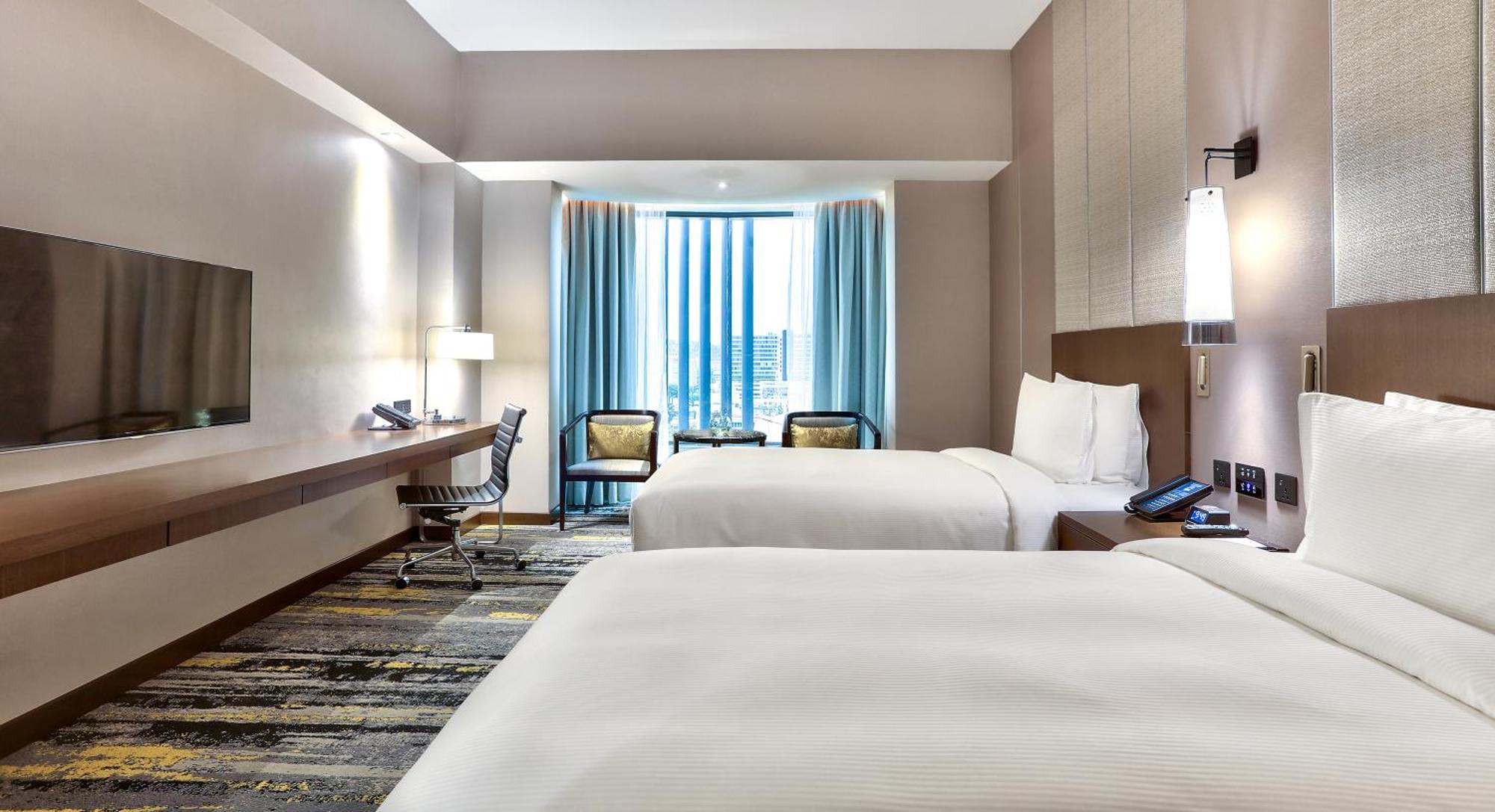 Hilton Kota Kinabalu Hotel Ngoại thất bức ảnh Deluxe Room