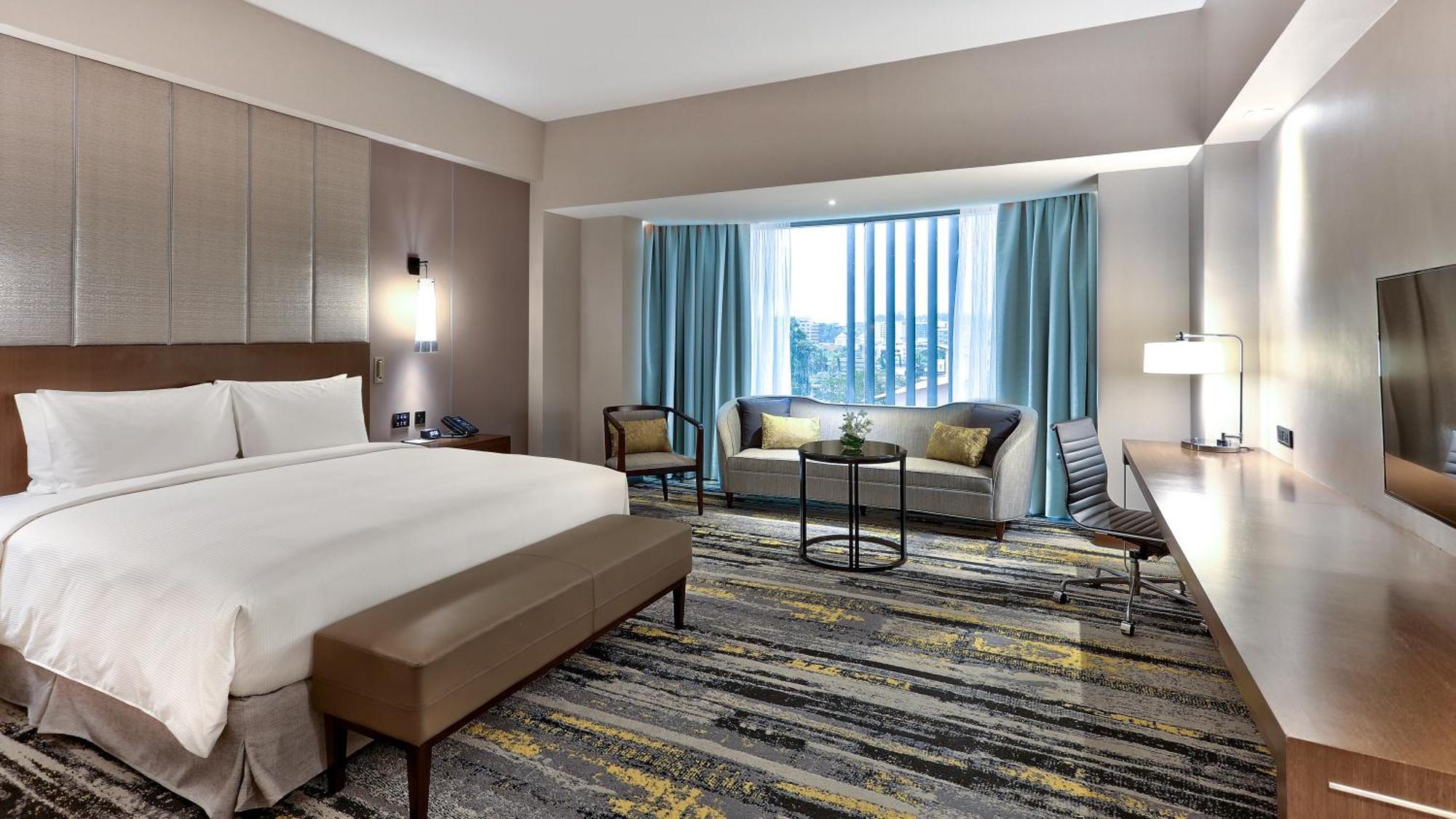 Hilton Kota Kinabalu Hotel Ngoại thất bức ảnh Deluxe Room
