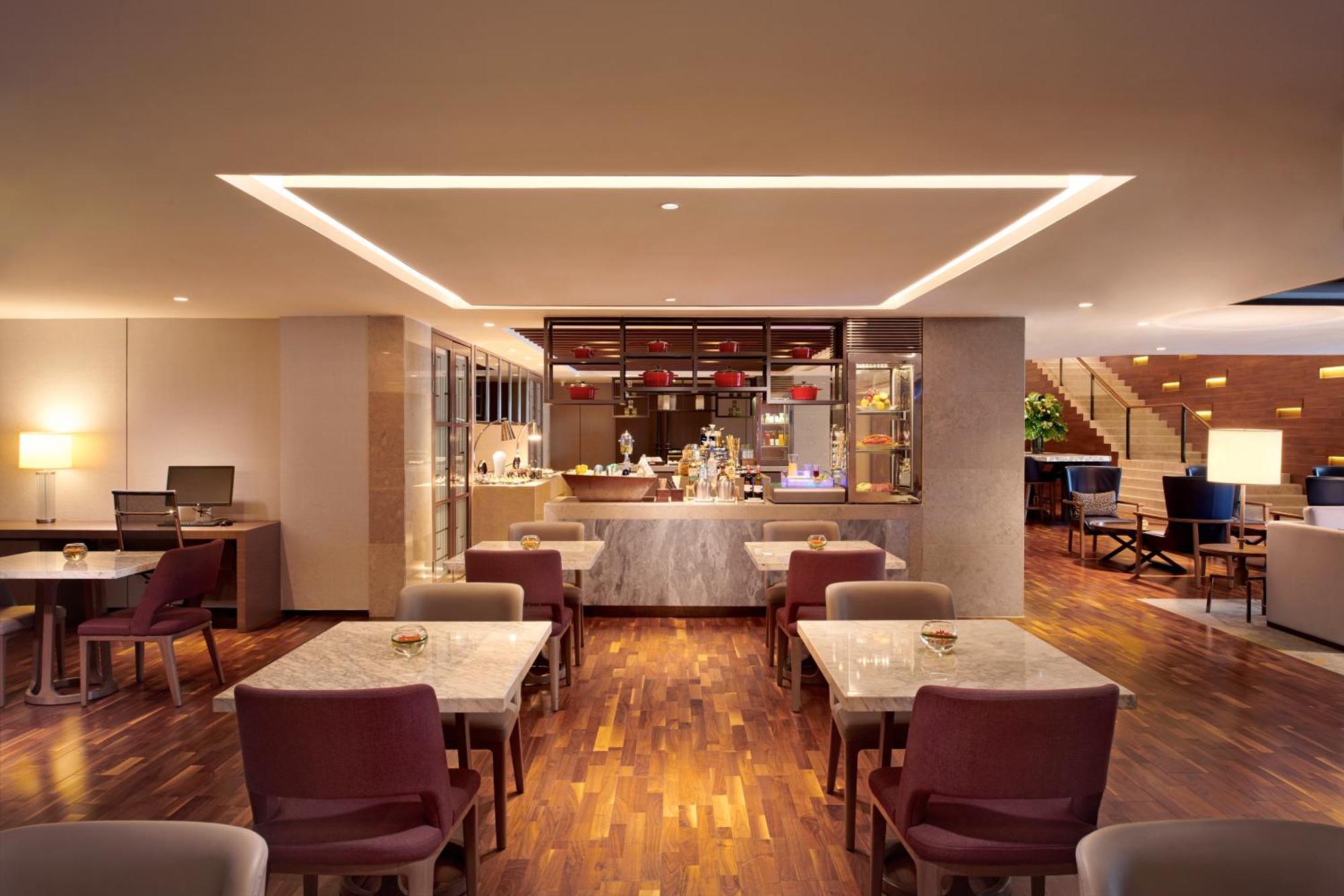 Hilton Kota Kinabalu Hotel Ngoại thất bức ảnh The lounge at the airport