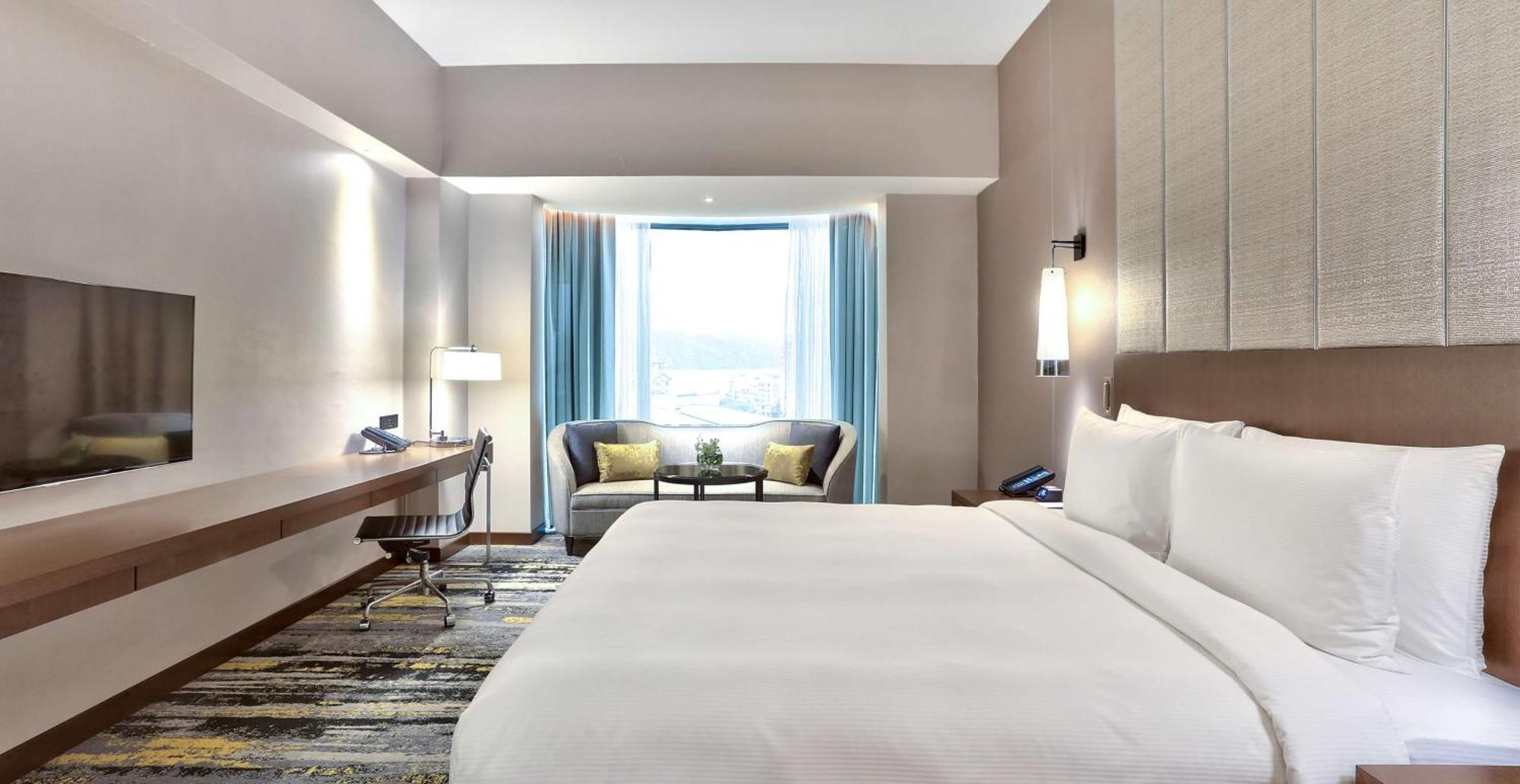 Hilton Kota Kinabalu Hotel Ngoại thất bức ảnh Deluxe Room