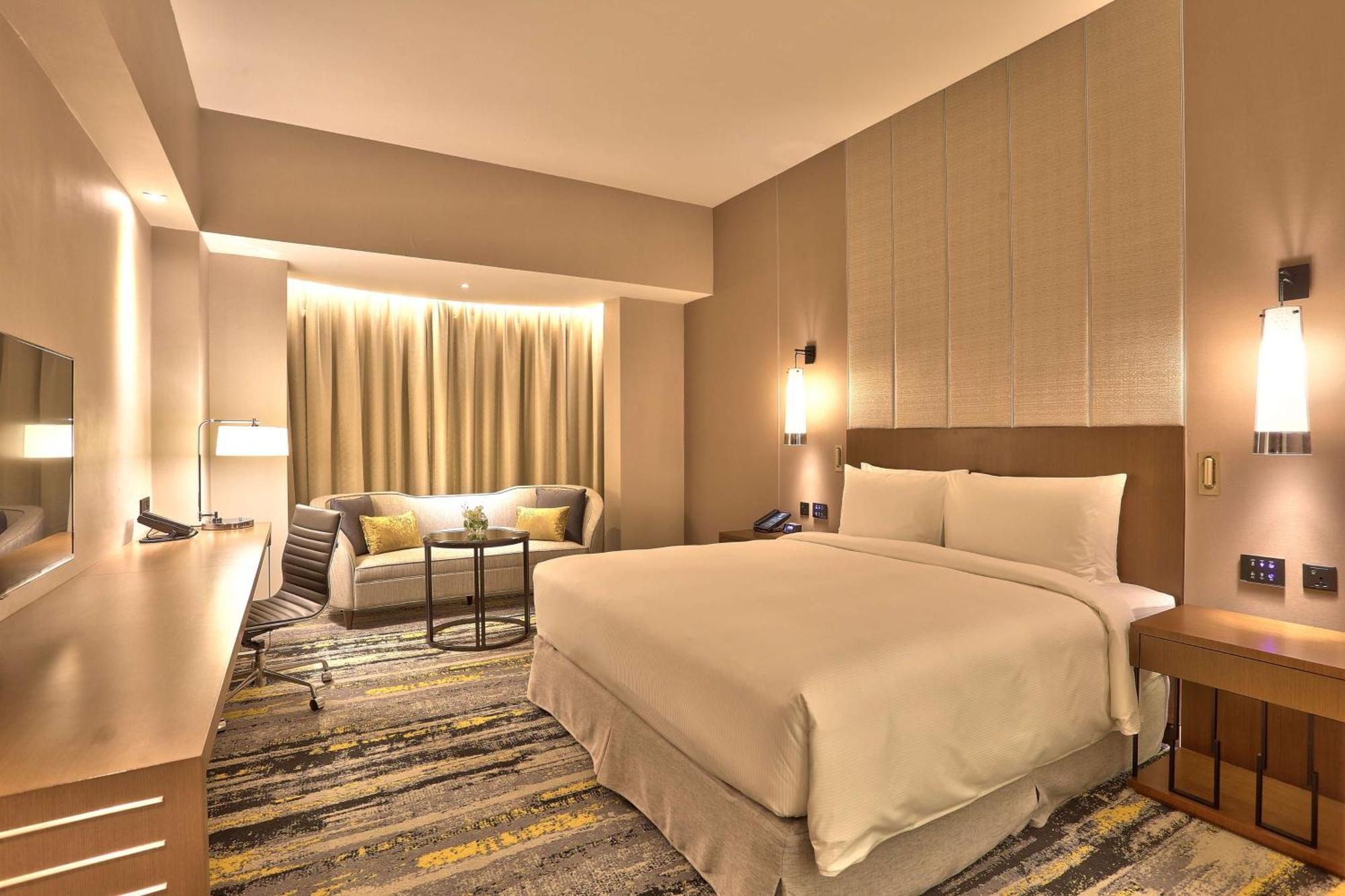 Hilton Kota Kinabalu Hotel Ngoại thất bức ảnh Deluxe Room