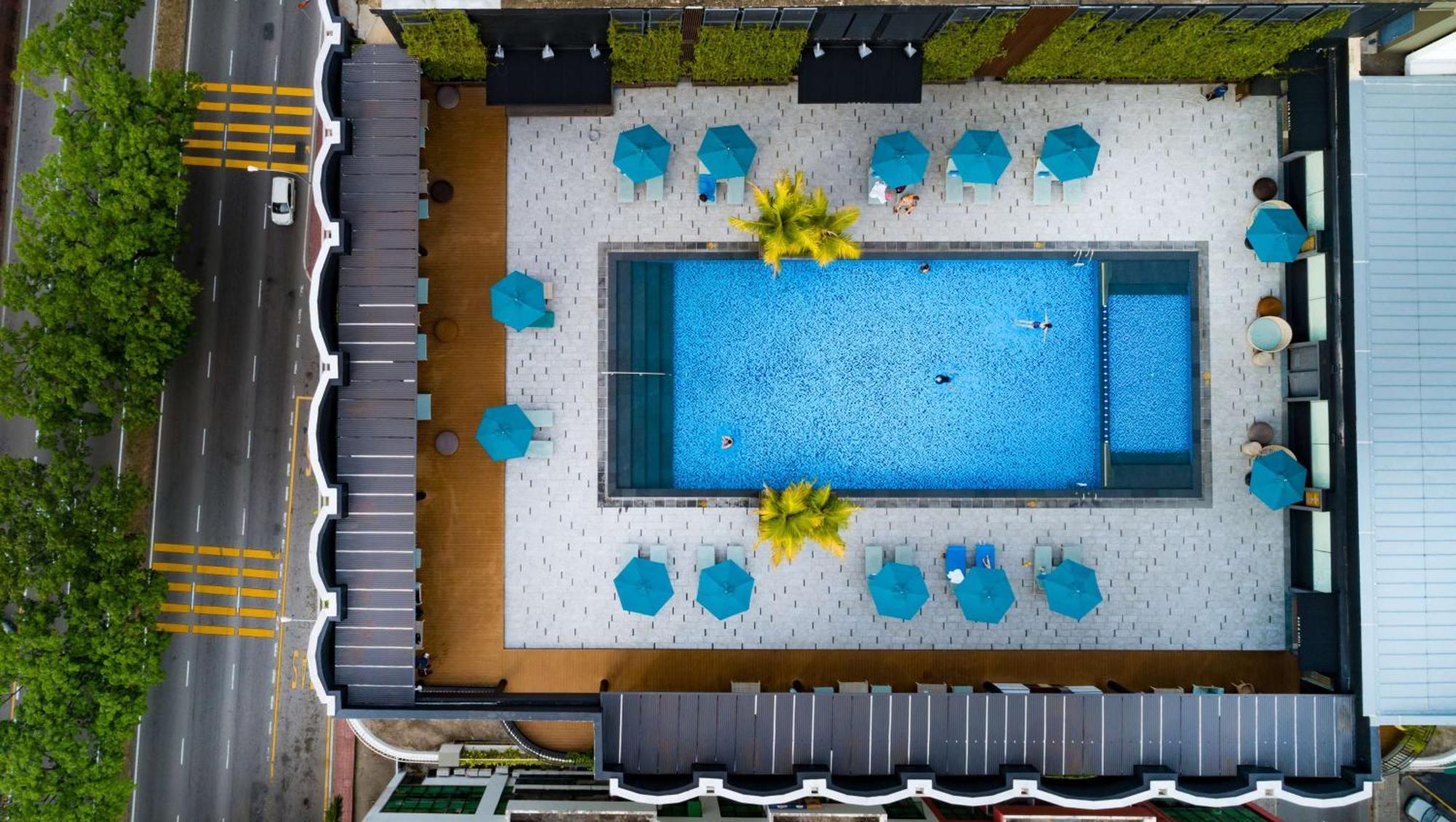 Hilton Kota Kinabalu Hotel Ngoại thất bức ảnh Aerial view of the pool