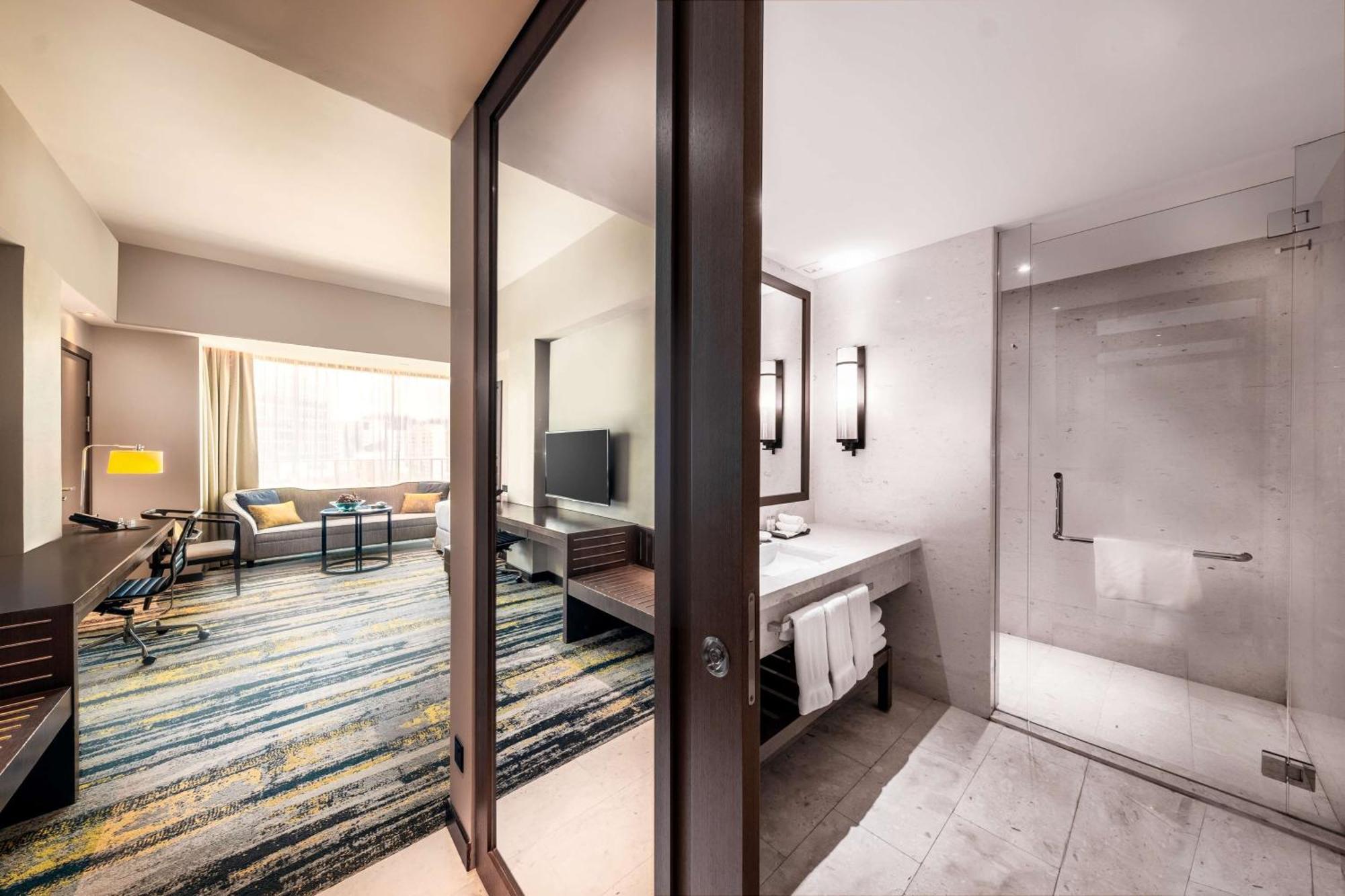 Hilton Kota Kinabalu Hotel Ngoại thất bức ảnh